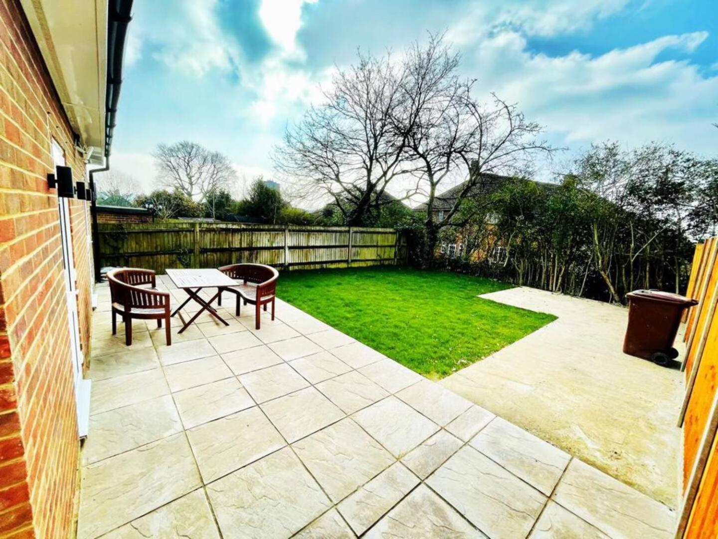 The Winstre Borehamwood Dış mekan fotoğraf
